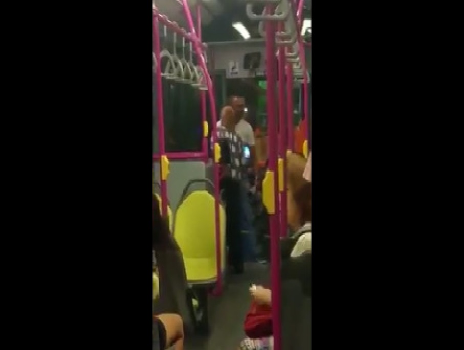 DRUNK MAN ON BUS, REFUSE TO TAP HIS CARD!! (VIDEO)