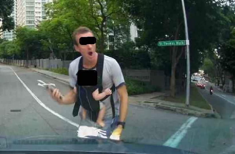 RAGING ANG MOH CHALLENGE DRIVER TO FIGHT AFTER DRIVER DISAPPROVES OF HIS RECKLESS BEHAVIOR