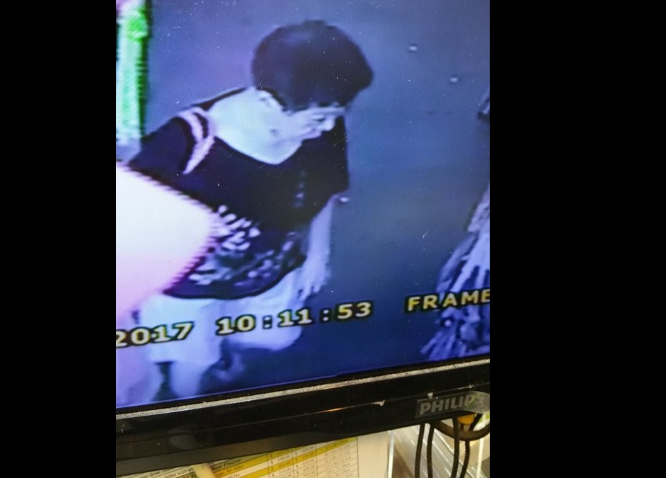 AUNTIE CAUGHT ON CCTV FOR STEALING PLASTIC BAGS AT TOA PAYOH (VIDEO)