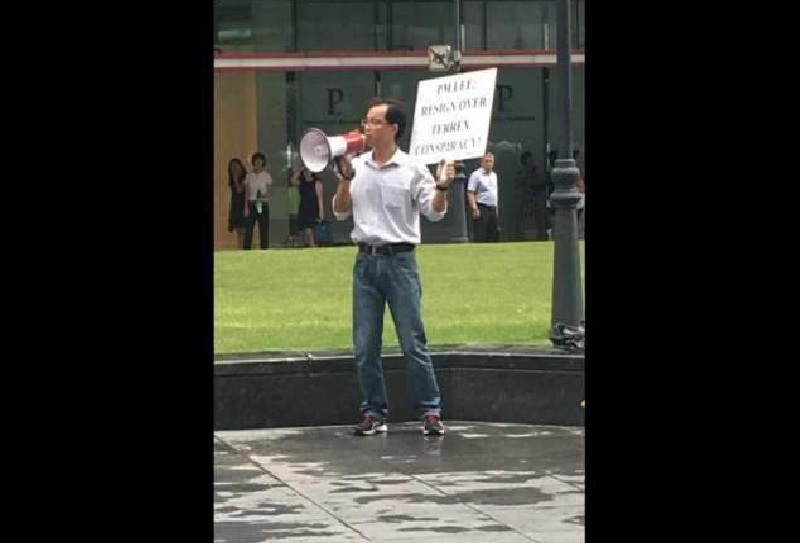 MAN AT RAFFLES PLACE SUFFERS DELUSIONAL DISORDER