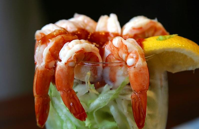 SG WOMAN DIED AFTER EATING PRAWNS. ALLERGIC REACTION