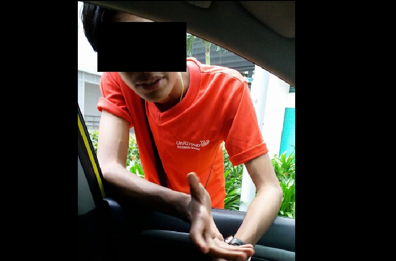FARE CHEATER AT BUKIT PANJANG BLK 476. CAN WEAR GOLD NECKLACE CANNOT PAY TAXI