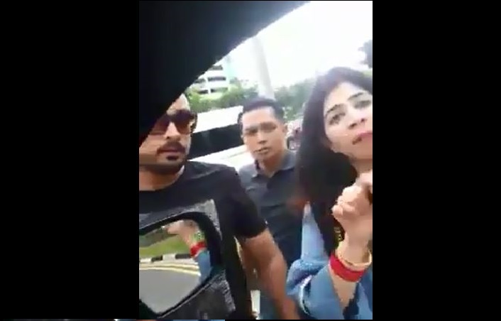 INDIAN TOURIST LATE FOR BUS PICKUP AND REFUSING TO ALLOW IT TO LEAVE BY SURROUNDING IT!(VIDEO)
