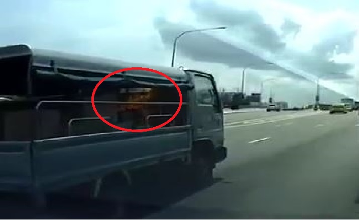LORRY ON HIGHWAY CATCHES FIRE KUDOS TO DRIVER TO HELP ALERT HIM!
