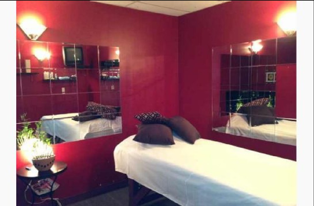 6 FT WOMEN ARRESTED FOR WORKING W/O PERMIT AT MASSAGE PARLOURS