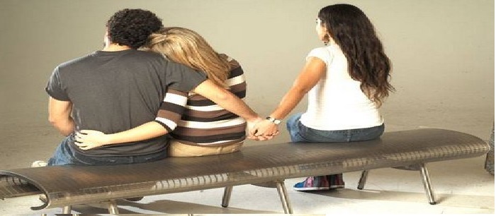 NETIZEN CLAIMS HE A PROFESSIONAL 3 TIMER IS STUCK WITH ROLE PLAYING TO FIND OUR HIS TRUE PERSONALITIES!