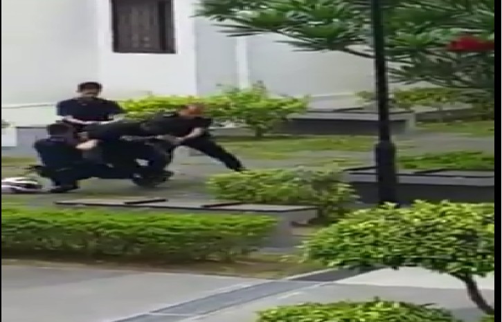 MAN RESISTING ARREST WITH 3 POLICE OFFICER TRYING TO SUBDUE HIM!(VIDEO)