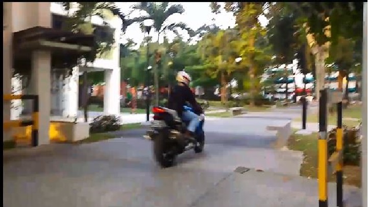 NETIZEN CLAIMS BIKER RIDES THROUGH PAVEMENT TO AVOID PARKING FOR PARKING (VIDEO)