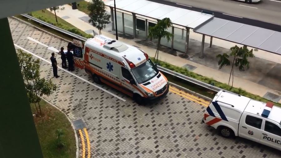 UNDERAGE TEENS CAUGHT UNDER THE BLK OF YISHUN DRINKING AND SMOKING!(VIDEO)