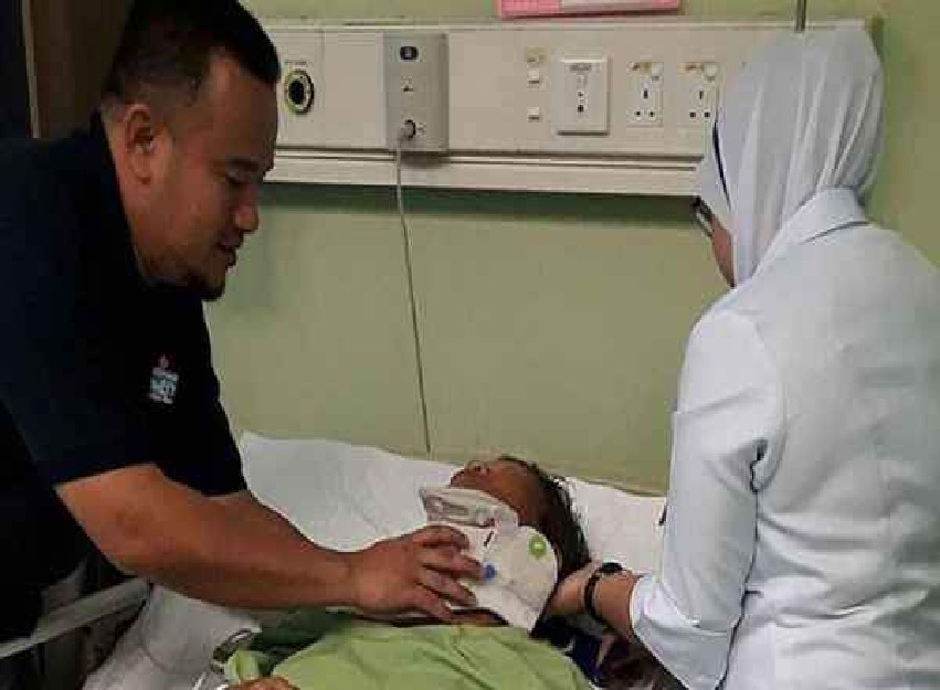SINGAPOREAN HIT BY CAR IN MALAYSIA, STOMACH BLEEDING!