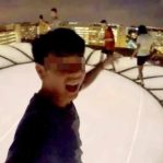 KIDS THINK THEY SPIDERMAN.  EXTREME BODOH. NOW YOU KNOW WHY PEOPLE DIE YOUNG 1