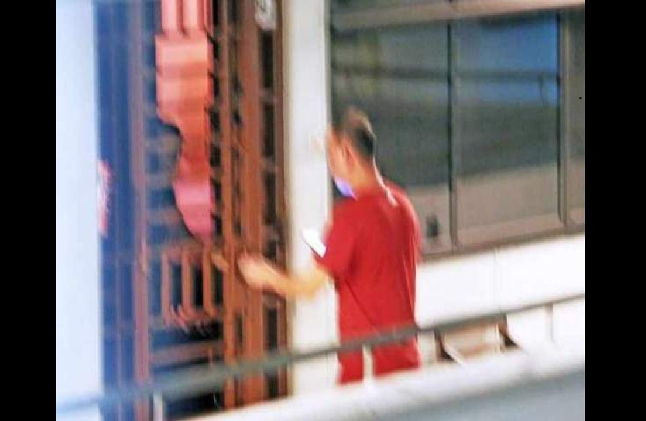 JURONG FLAT VISITED BY 50 DIFFERENT GUY “MAKESHIFT GEYLANG”