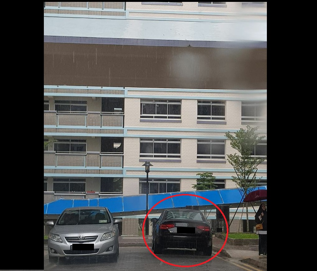 NETIZEN FEELS THAT AUDI DRIVER WAS BEING INCONSIDERATE BY PARKING UNDER SHELTER DURING RAINY DAY!