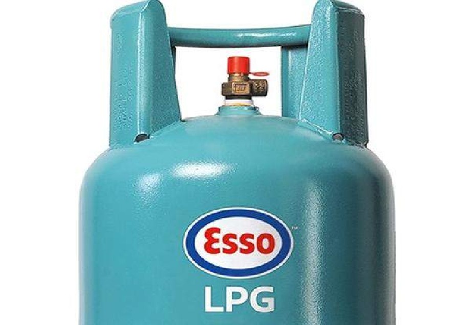 MAN LOCK HIMSELF WITH GAS TANK @ MARSILING AFTER THREATENING TENANTS