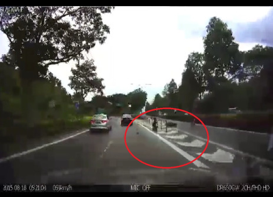 MOTORCYCLE ACCIDENT. LOOKS LIKE VERY SERIOUS (VIDEO)