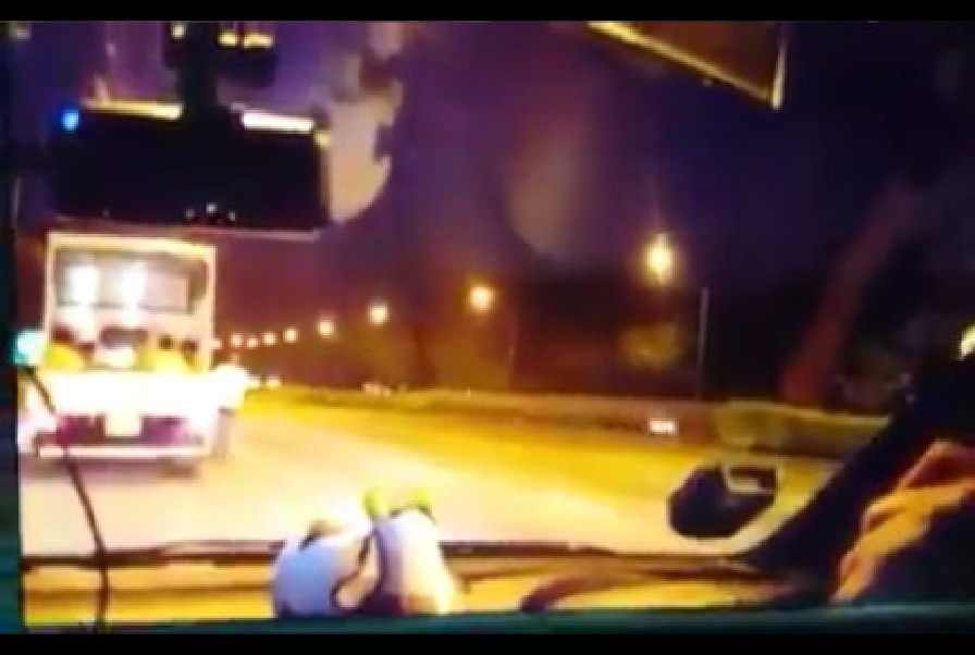 DRIVER NOT HAPPY. HALIMAH YACOB’S ESCORT BRINGING INCONVENIENCE (VIDEO)