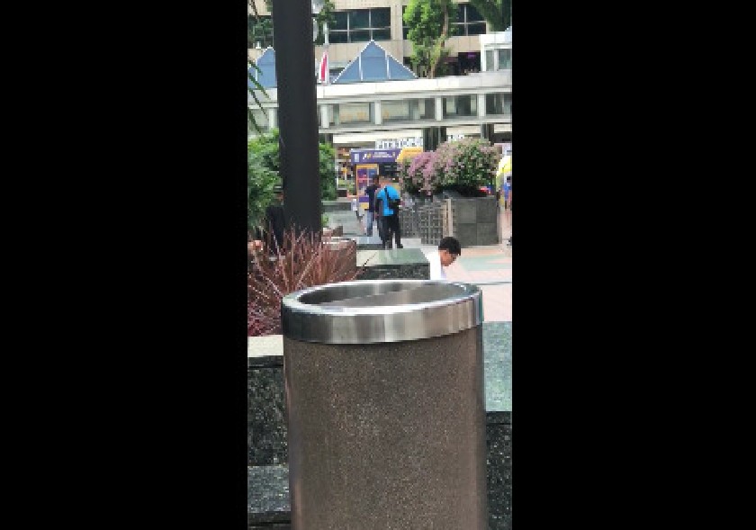 ANG MOH RUN FOR LIFE WHEN CAUGHT BY NEA FOR SMOKING (VIDEO)