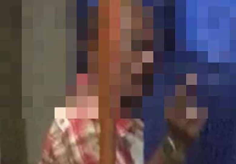 MAN PEE IN THE BUS THEN WANT PUNCH THE MAN THAT TOOK VIDEO