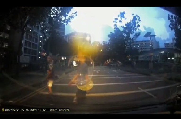 BEDOK RESERVOIR GANGSTER DARES ME TO KNOW HIM DOWN (VIDEO)