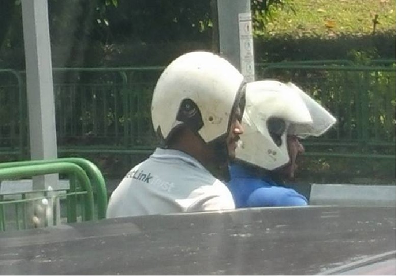 COME I TEACH YOU HOW TO WEAR HELMET