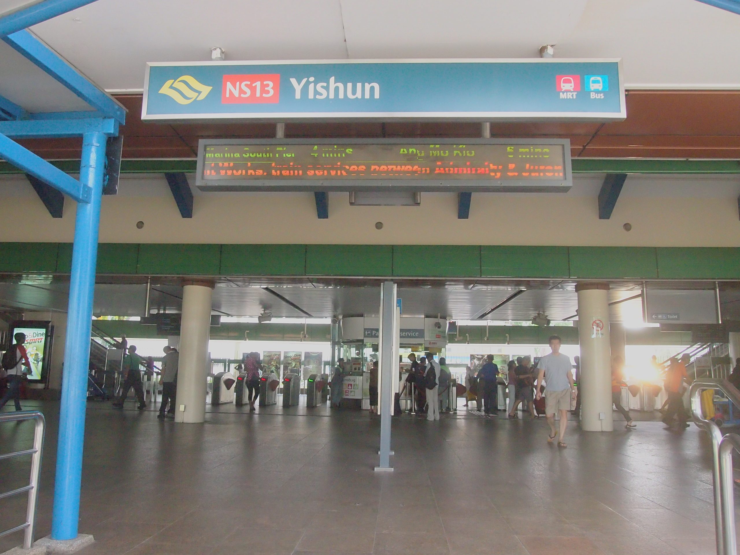 YISHUN MRT SURVEY GIRL SAID: “I GIVE U MY HP NUM, HELP ME DO!