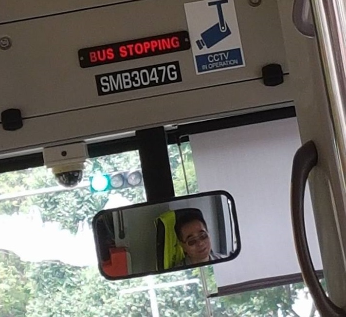 NETIZEN IS THANKFUL THAT BUS CAPTAIN WENT THE EXTRA MILE BY HELPING THEM WITH BABY PRAM
