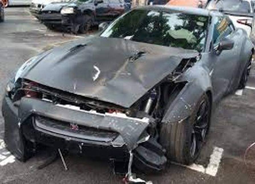 SON JUST PASS DRIVING, FATHER BUY HIM GTR. DRIVE 100KM/H IN CARPARK