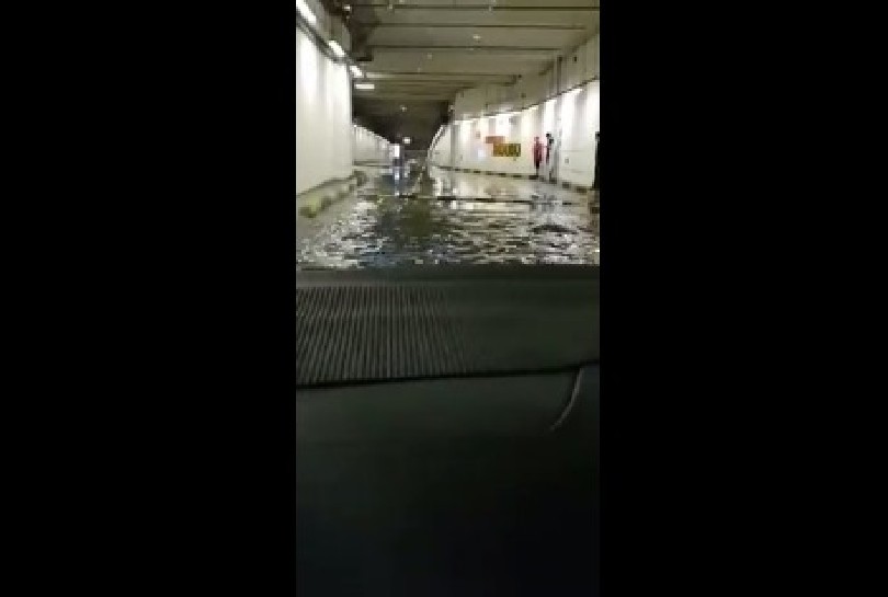 TOA PAYOH HUB CARPARK FLOODED. RAIN SO JIA LAT AH? (VIDEO)