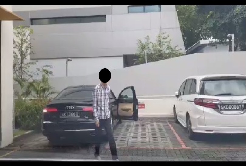 AUDI DRIVER PARK TAKE UP 2 LOTS AT TANGLIN POST OFFICE AND GIVES THE STARE