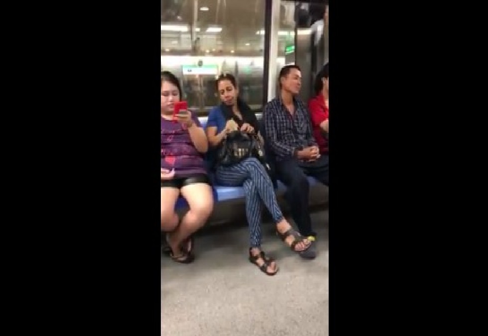 AUNTIE CAUGHT DRINKING IN MRT. BUFFET TIME? (VIDEO)