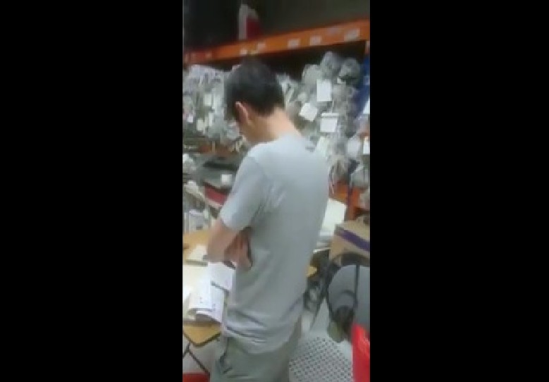 MAN MADE STATEMENT “GO COMPLAIN TO YOUR HALIMAH YACOB” MAN CALLS RACIST! (VIDEO)