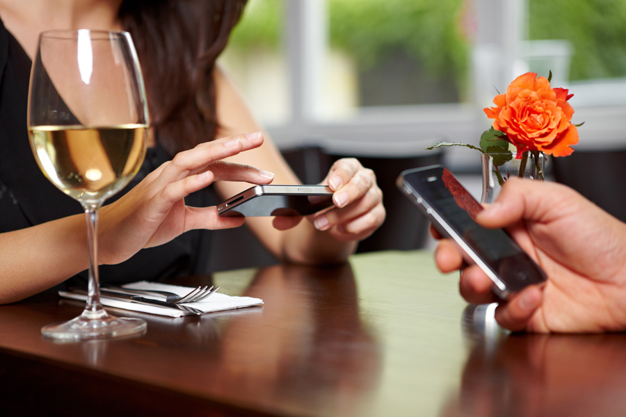 MY DATE TINDER KEEP TALKING ABOUT HIS EX DURING THE FIRST DATE WITH HIM!