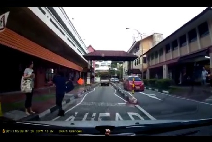 NEAR MISS! ACCIDENTS ARE NOT ALWAYS DRIVER’S FAULT. LIFE TOO LONG? (VIDEO)