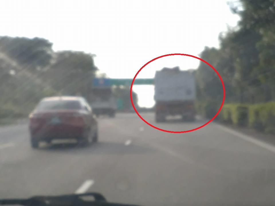 HEAVY VEHICLE OCCUPYING LANE 1 ON HIGHWAY DESPITE NOT SUPPOSE TO!
