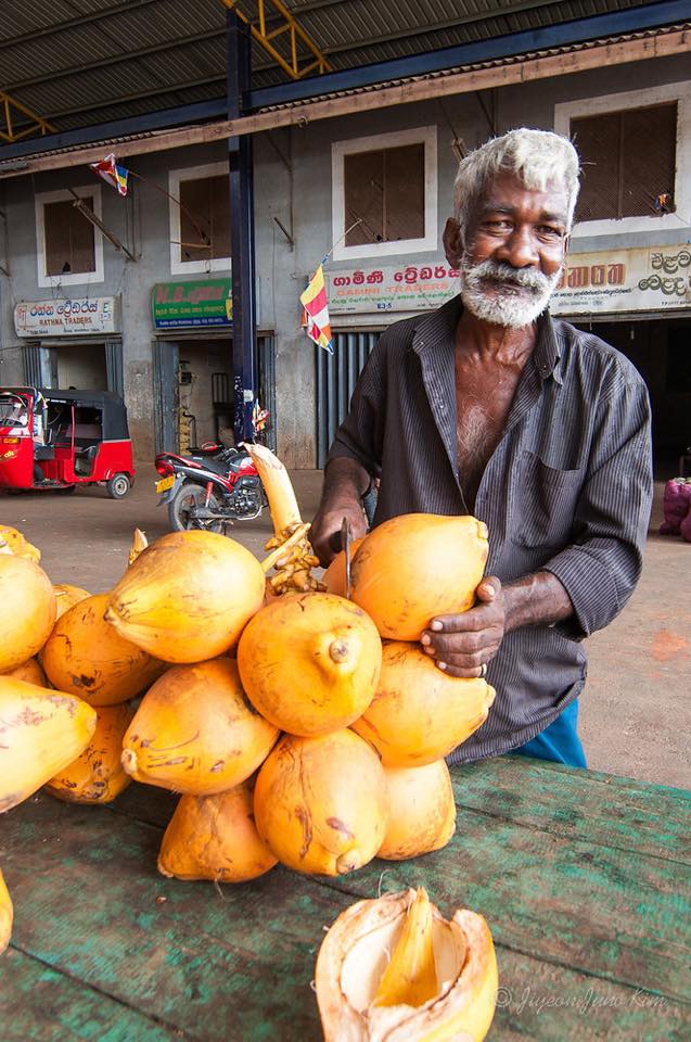 RICH WOMAN BARGAINS WITH STREET VENDORS BUT GIVE TIPS WHEN IN RESTAURANT! THE IRONY?