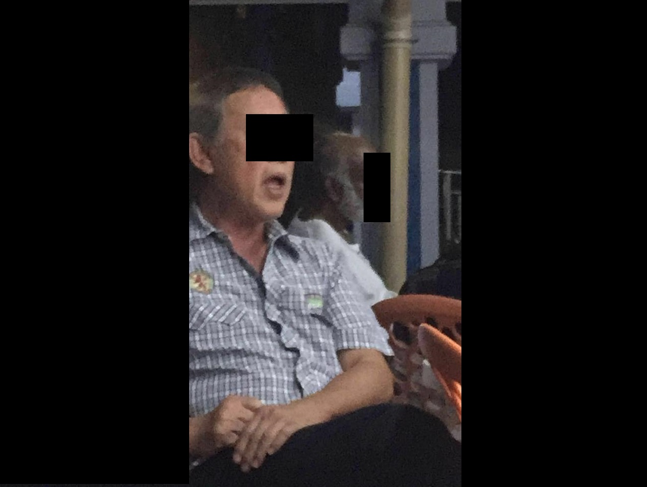 ELDERLY MAN AT TOA PAYOH COFFEE SHOW OBSCENE VIDEO TO YOUNG GIRL AGE 10,15!