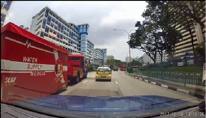 SCDF ASSISTING TO PUMP WATER OUT OF BRADDELL MRT STATION!(VIDEO)