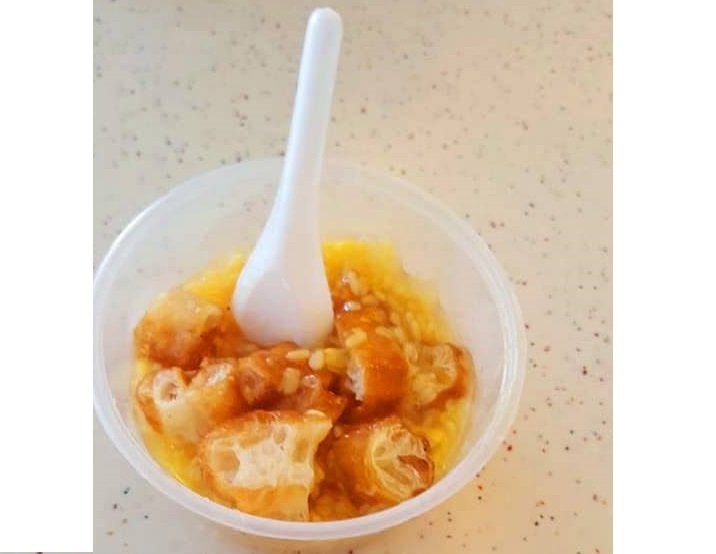NETIZEN CLAIMS TAU SUAN STALL TIONG BAHRU FOOD CENTRE REFUSE TO GIVE ELDERLY COUPLE EXTRA SPOON!