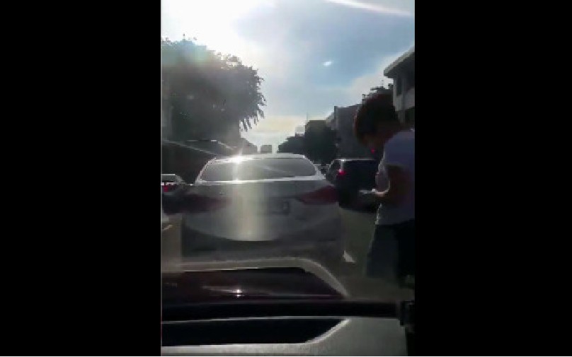 ROAD RAGE AT GEYLANG UNCLE AND MAN SHOUTING “F *** U AT EACH OTHER” (VIDEO)