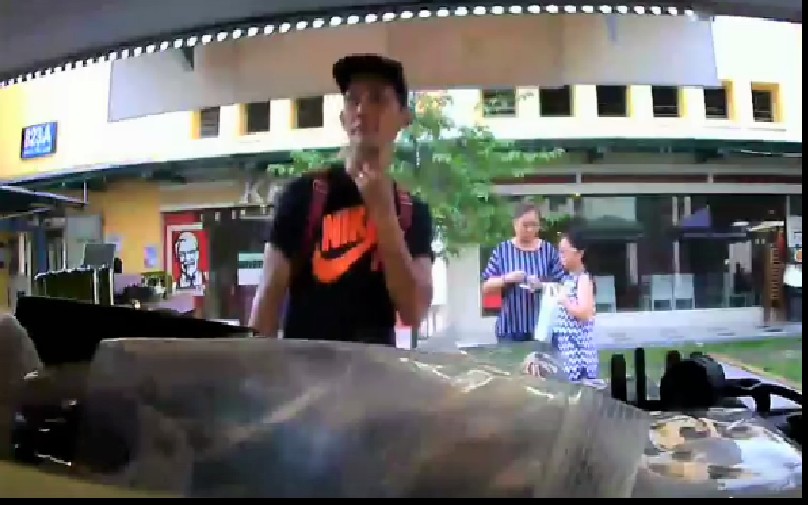 PLEASE HELP SHARE! SAMSUNG TABLET STOLEN FROM SHOP @ TAMPINES (VIDEO)