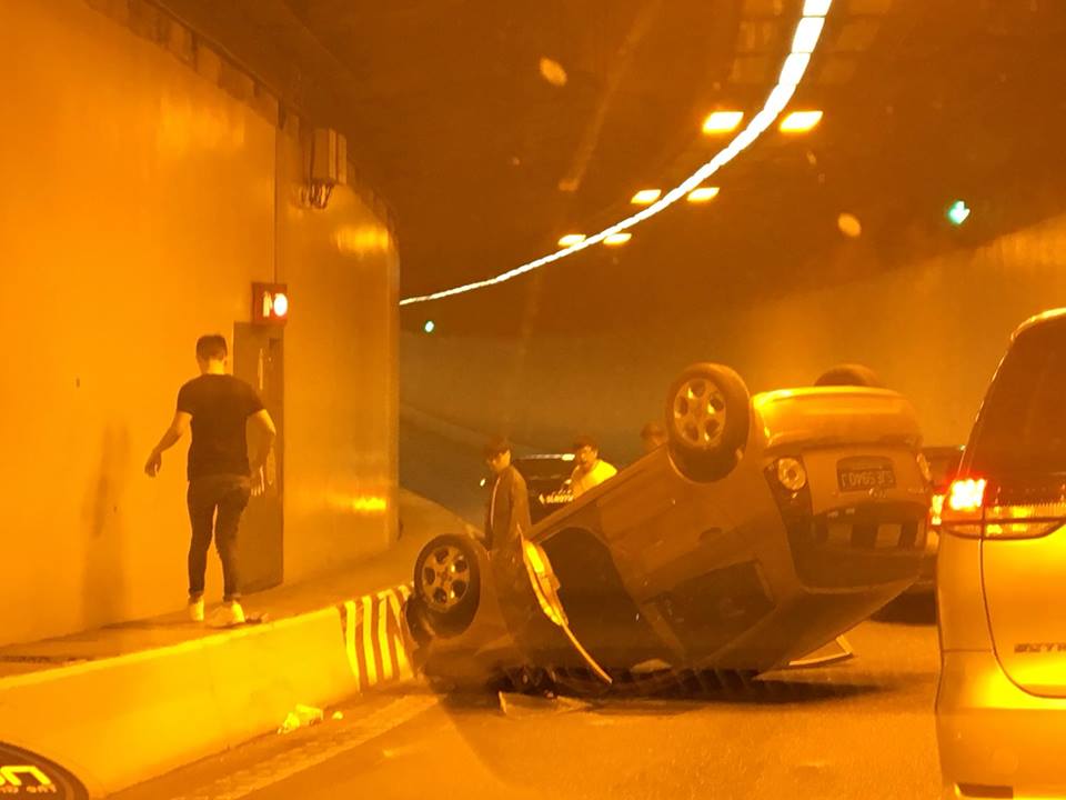 CAR OVERTURN IN THE TUNNEL AT CTE TOWARDS AYE!!!