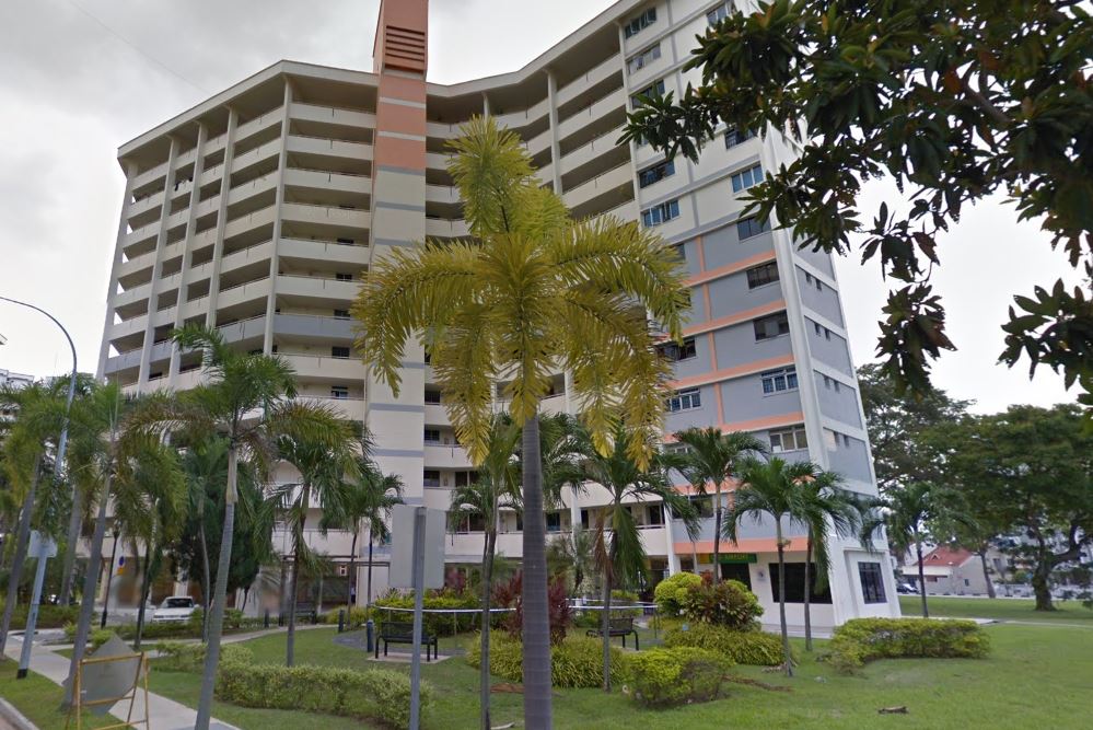 20 Y.O ARRESTED AFTER THROWING TABLE DOWN THE BLOCK! NEAR GEYLANG