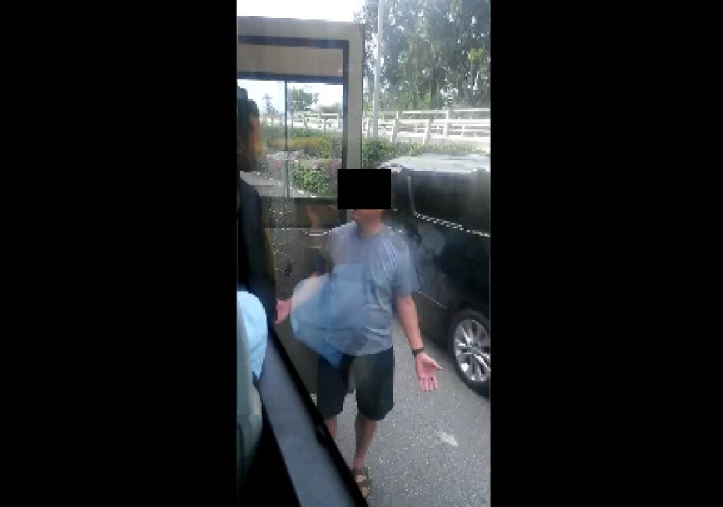 AFTER SG CAR GOT OVERTOOK, HE SPED INFRONT AND STOPPED THE WHOLE BUS. (VIDEO)