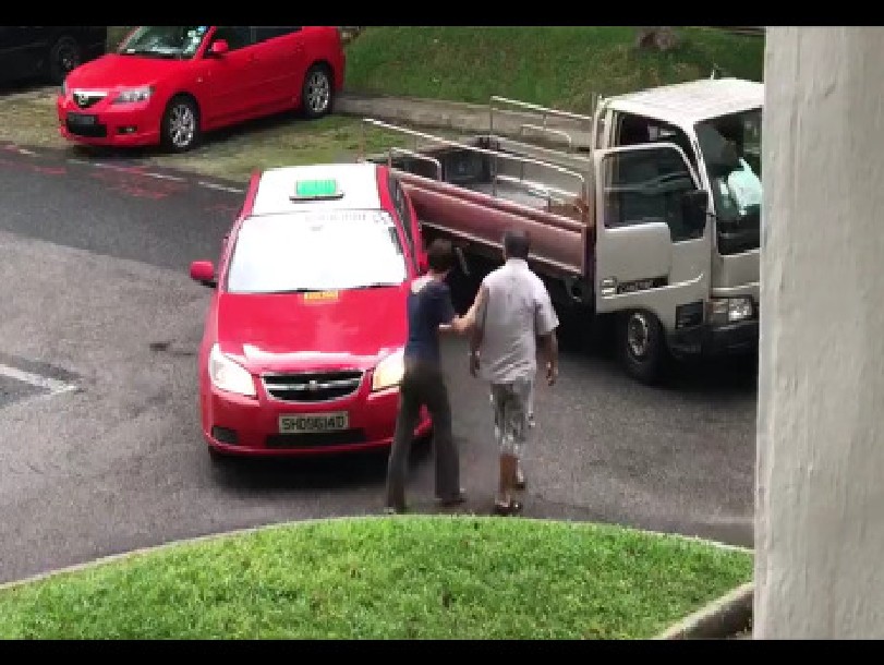 ANGRY UNCLE BREAKS TAXI SCREEN WIPERS KICK AND SHOUT! (VIDEO)