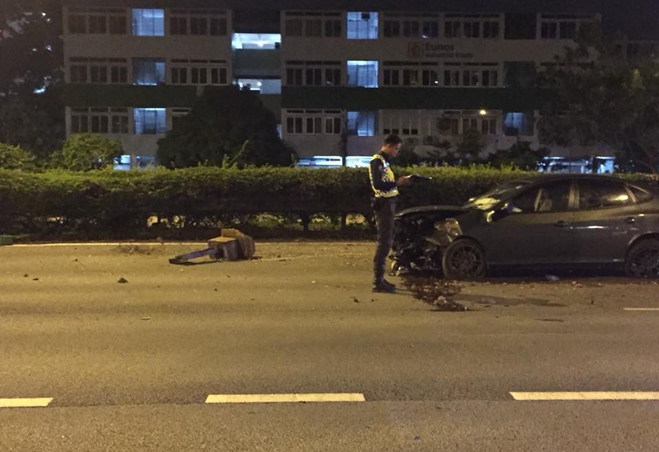 CAR RACE AT SPEEDS OVER 180KM/H CRASH INTO RAILING