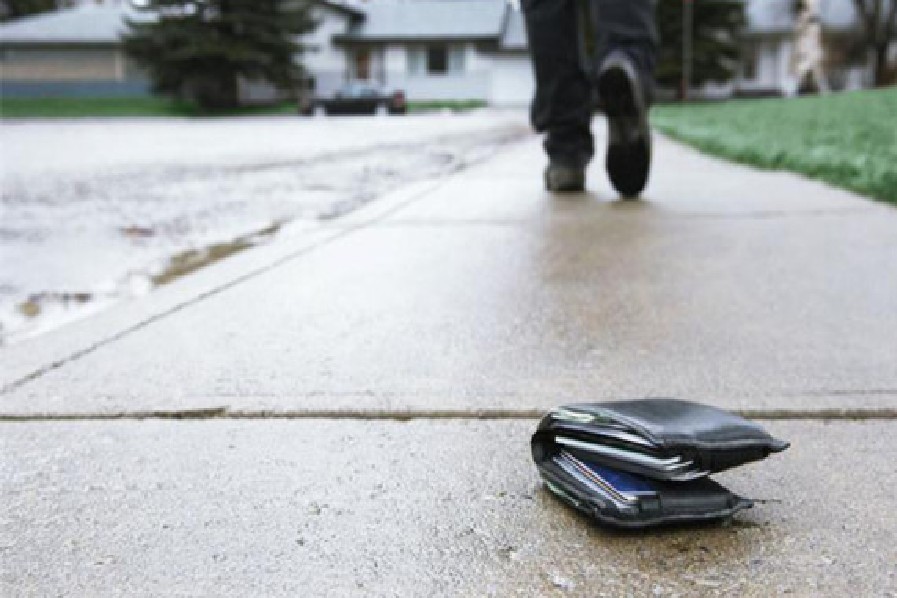 WALLET LOST IN GRAB? NO WORRY THE SERVICE CENTER WON’T BOTHER TO CALL U