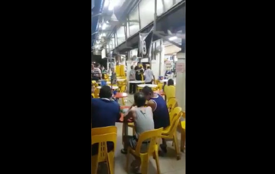 OLD MAN USE BEER BOTTLE AND FIGHT AT COFFEE SHOP WITH ANG MOH! (VIDEO)