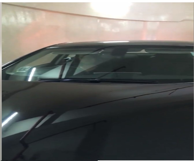 BMW WOMAN DRIVER HORN NON STOP AT TOW TRUCK TRYING TO TOW BROKENDOWN CAR @ ONE RAFFLES PLACE (VIDEO)