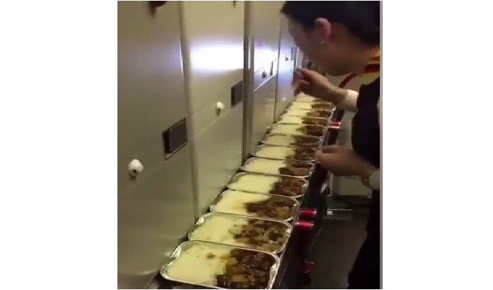 NETIZEN CLAIMS AIRLINE IN CHINA TASTE YOUR FOOD BEFORE SERVING TO YOU! (VIDEO)