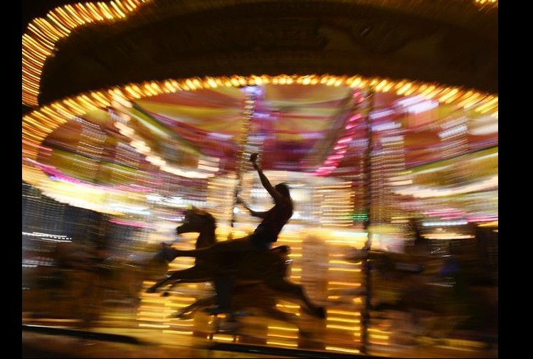 HAVE NOT BEEN TO THE MARINA BAY CARNIVAL YET? THIS MIGHT CHANGE YOUR MIND!